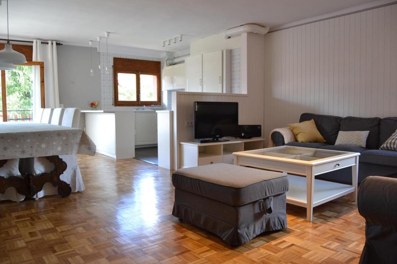 Amplio Apartamento Con Piscina En ลีเวีย ภายนอก รูปภาพ