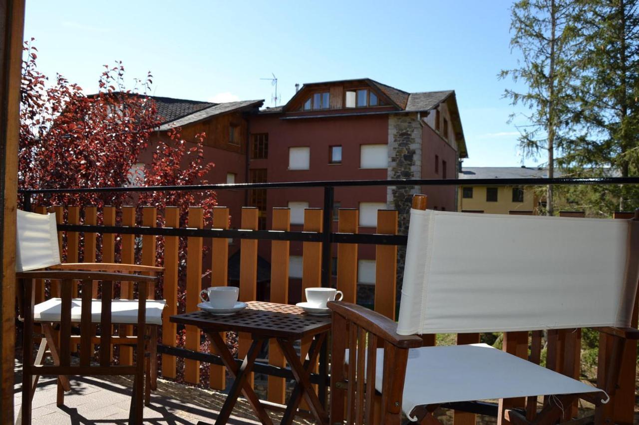 Amplio Apartamento Con Piscina En ลีเวีย ภายนอก รูปภาพ